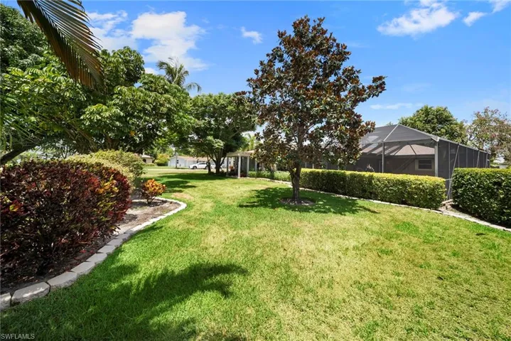 8713 Crest Ln, Fort Myers, Florida 33907