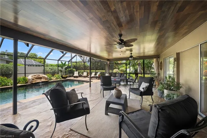 8713 Crest Ln, Fort Myers, Florida 33907
