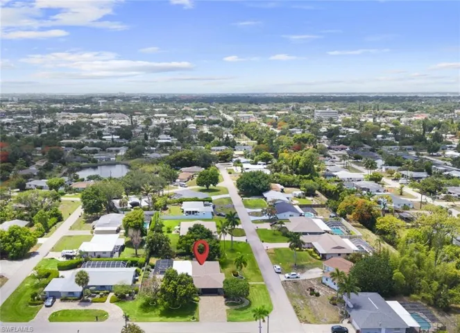 8713 Crest Ln, Fort Myers, Florida 33907