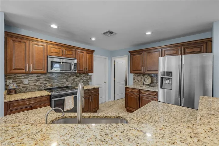 3928 Nw 41st Pl, Cape Coral, Florida 33993
