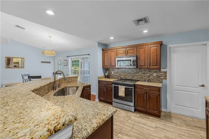 3928 Nw 41st Pl, Cape Coral, Florida 33993