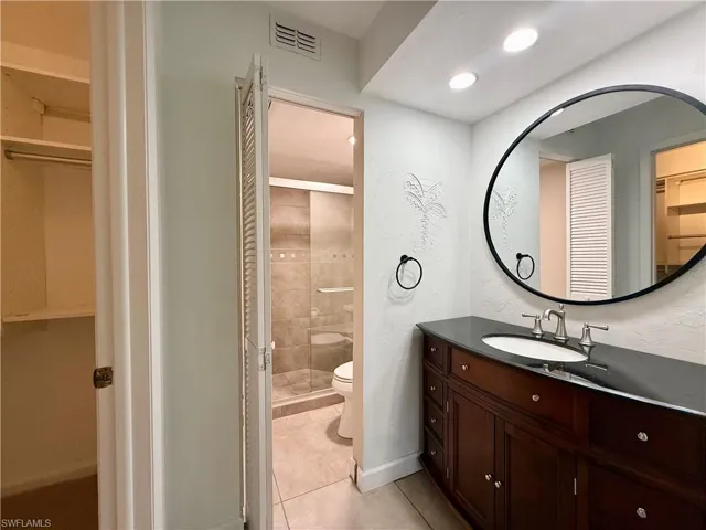Master en-suite with walk in closet.