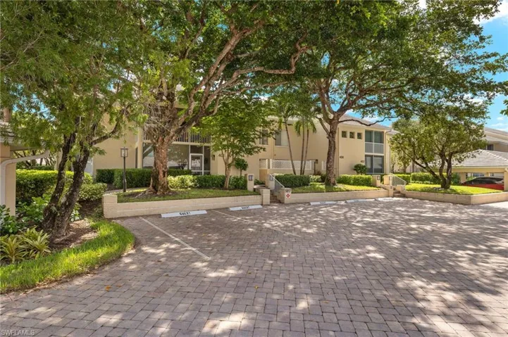 5817  Glencove  DR, Naples, FL 34108