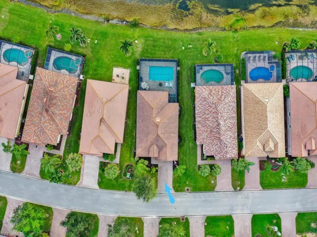 Birds eye view of property