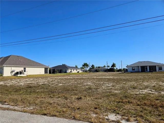 731 Nw 38th Pl, Cape Coral, Florida 33993