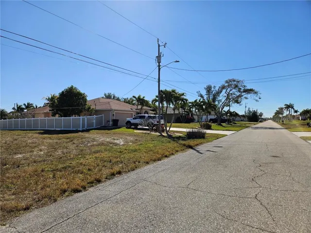 731 Nw 38th Pl, Cape Coral, Florida 33993