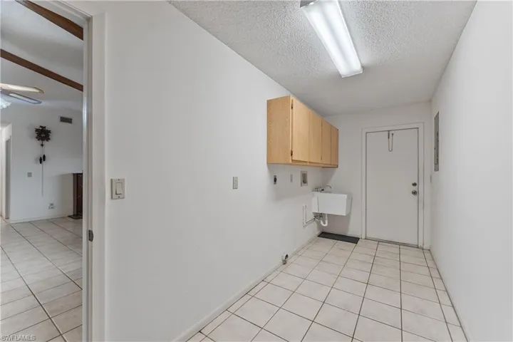 315 Se 20th Ct, Cape Coral, Florida 33990