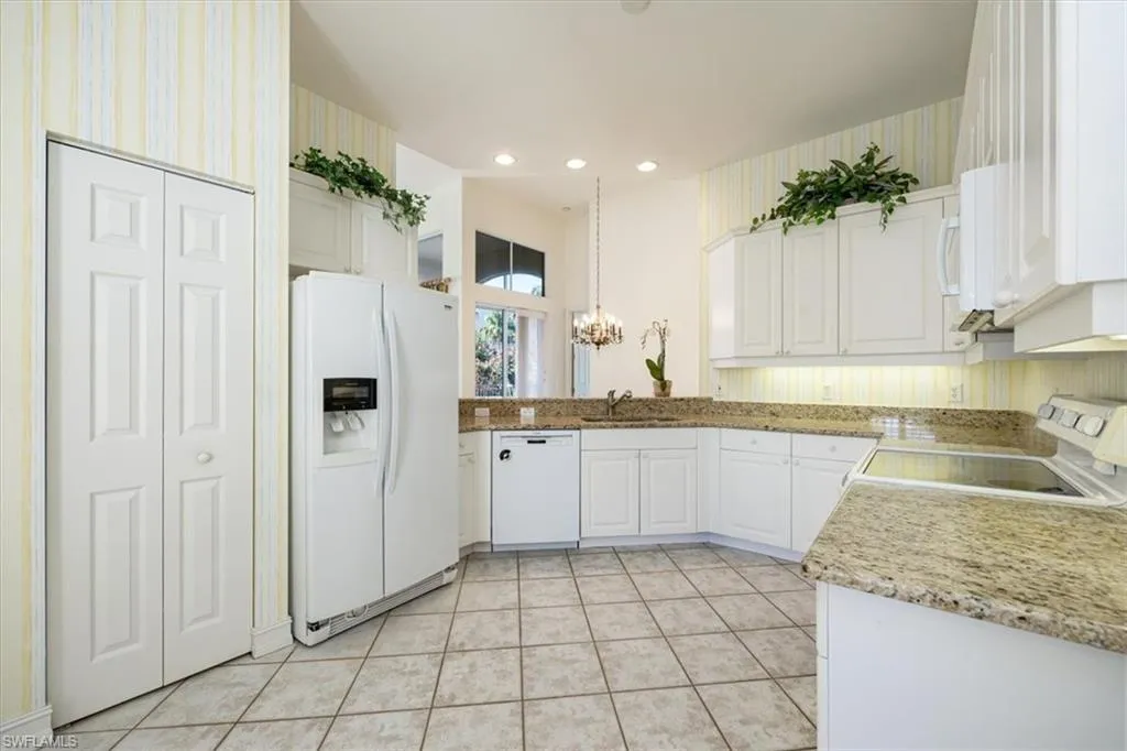 1575 Clermont DR, Naples, FL 34109,225013716
