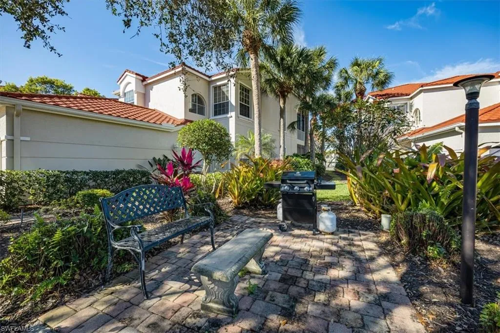 1575 Clermont DR, Naples, FL 34109,225013716