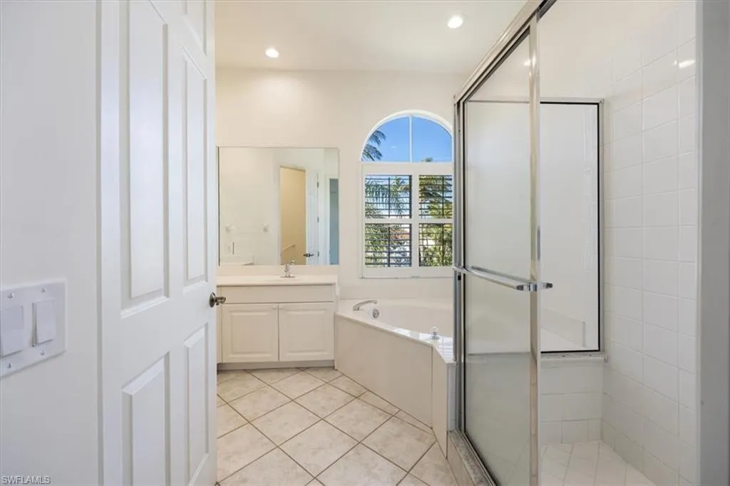 1575 Clermont DR, Naples, FL 34109,225013716