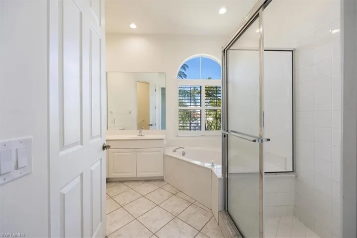 1575  Clermont  DR, Naples, FL 34109
