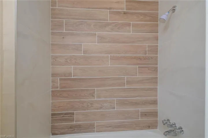 Interior details with bathtub / shower combination