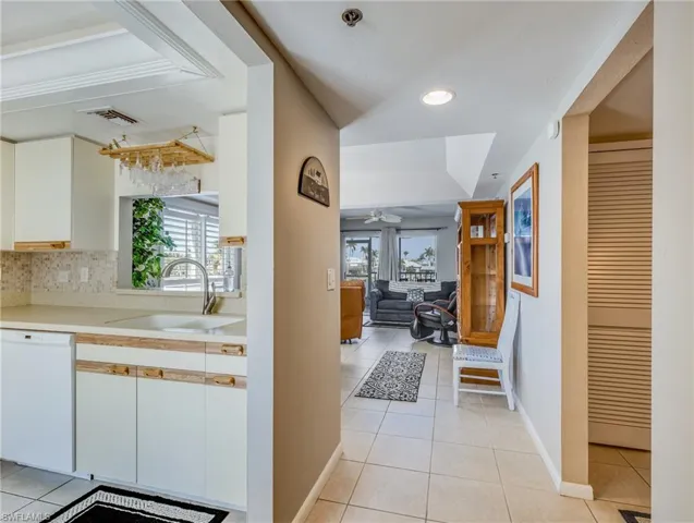 Kitchen toward Living Rm