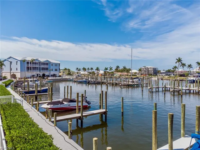 Just minutes to Ft Myers Beach & Sanibel