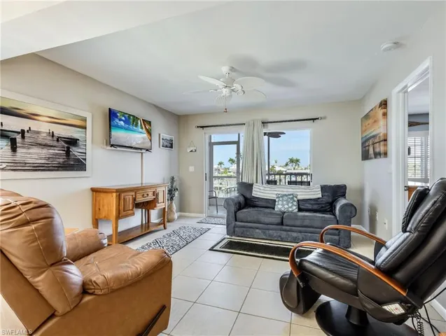 Living Rm toward lanai