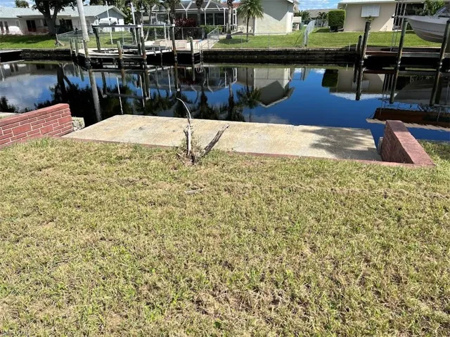 EXISTING CONCRETE DOCK