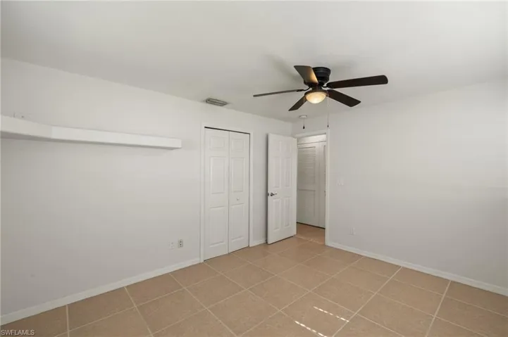 3rd Guest bedroom with ceiling fan