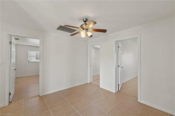 Flex room with ceiling fan