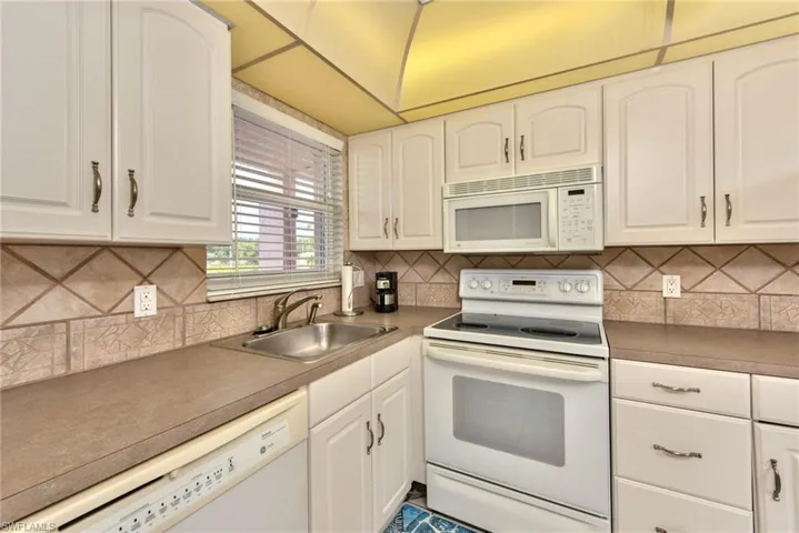 175 Turtle Lake Ct 210, Naples, Florida 34105