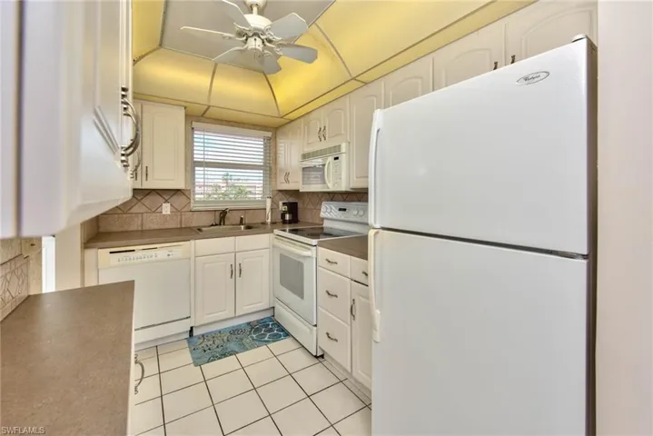 175 Turtle Lake Ct 210, Naples, Florida 34105