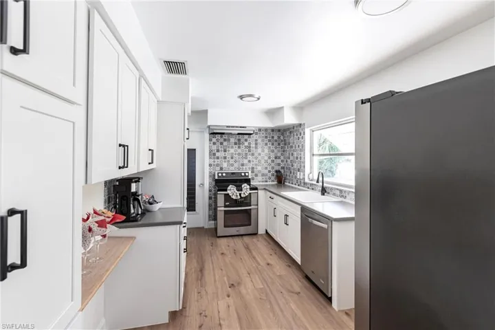 1437 Vendome Ct, Cape Coral, Florida 33904
