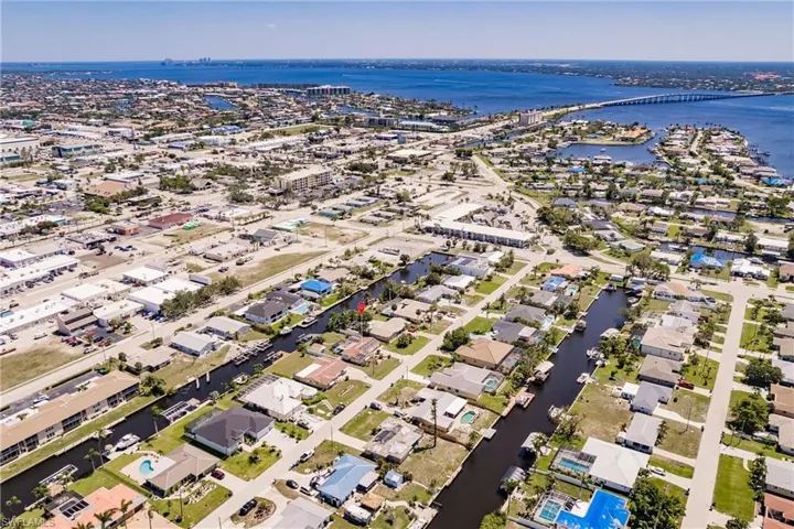 1437 Vendome Ct, Cape Coral, Florida 33904