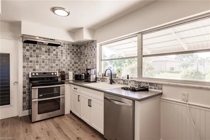1437 Vendome Ct, Cape Coral, Florida 33904