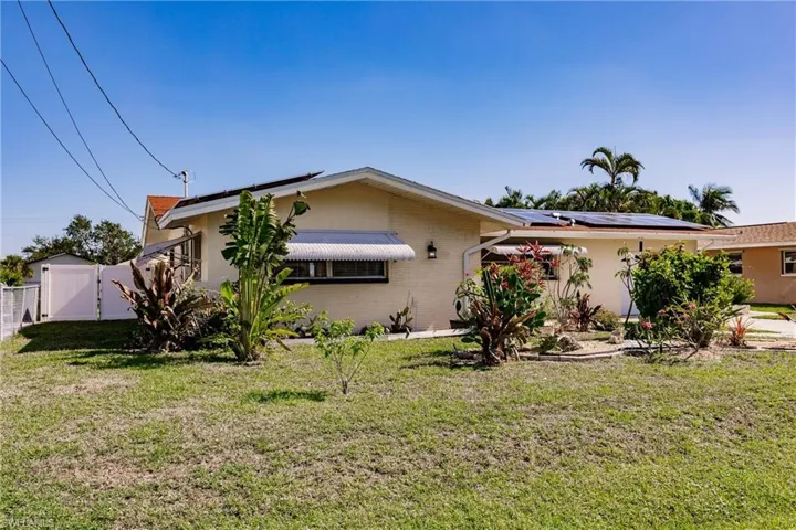 1437 Vendome Ct, Cape Coral, Florida 33904