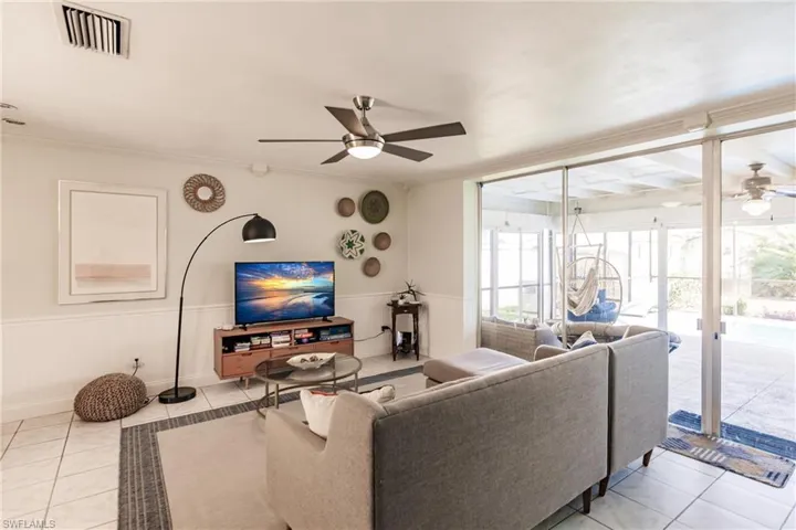 1437 Vendome Ct, Cape Coral, Florida 33904