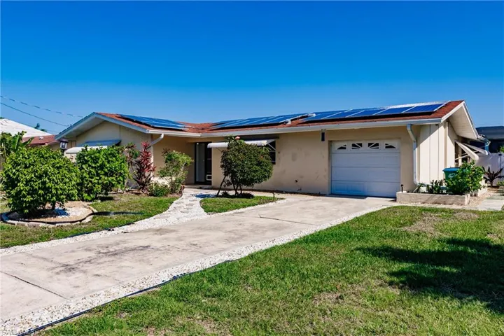 1437 Vendome Ct, Cape Coral, Florida 33904