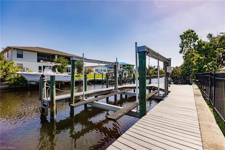 1437 Vendome Ct, Cape Coral, Florida 33904