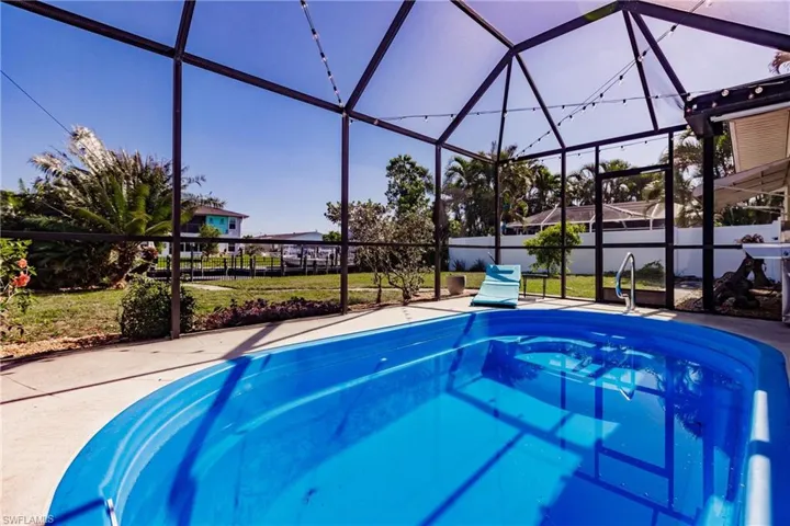 1437 Vendome Ct, Cape Coral, Florida 33904