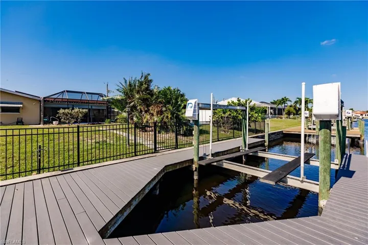 1437 Vendome Ct, Cape Coral, Florida 33904