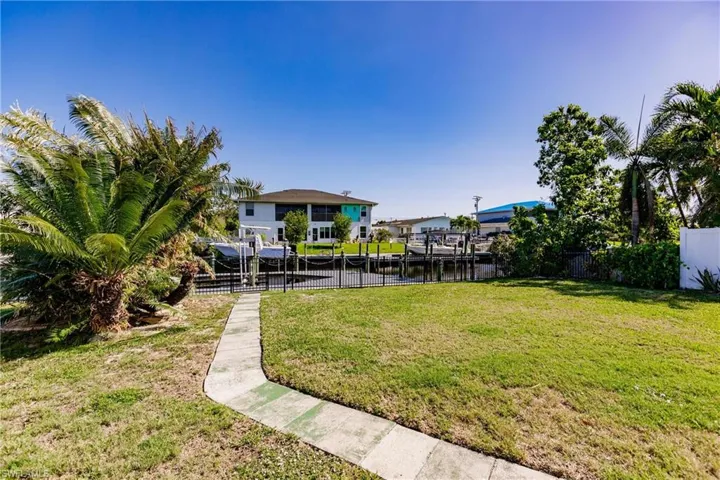 1437 Vendome Ct, Cape Coral, Florida 33904