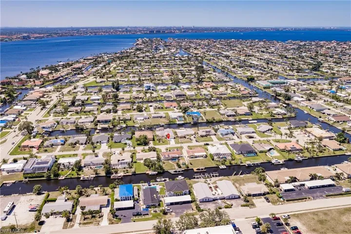 1437 Vendome Ct, Cape Coral, Florida 33904