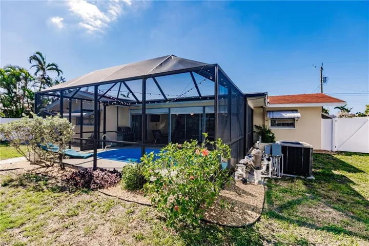 1437 Vendome Ct, Cape Coral, Florida 33904