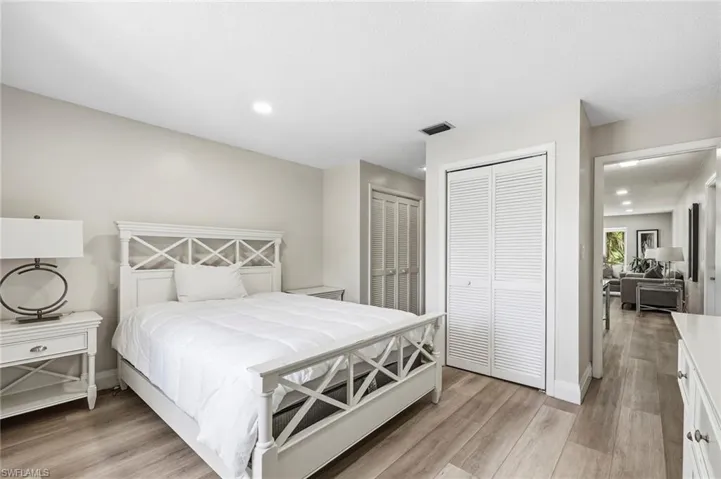 428 Meadowlark Ln 428-b, Naples, Florida 34105