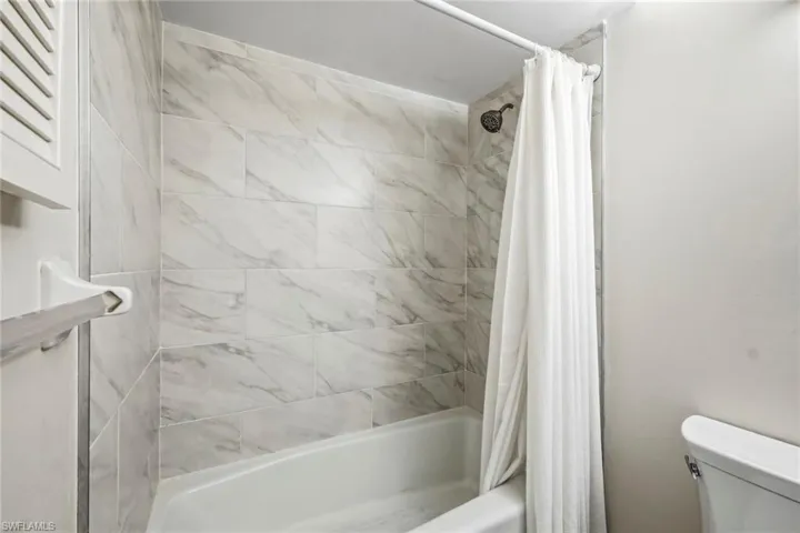 428 Meadowlark Ln 428-b, Naples, Florida 34105