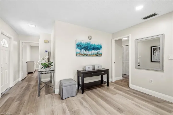 428 Meadowlark Ln 428-b, Naples, Florida 34105