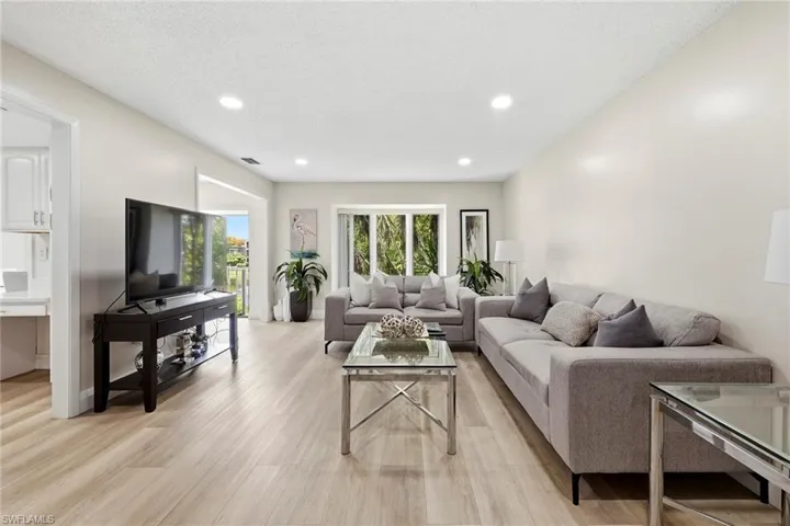 428 Meadowlark Ln 428-b, Naples, Florida 34105