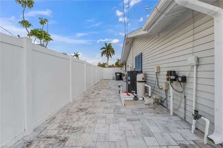 An expansive side-of-home area offers convenient and stylish storage for all your outdoor toys and recreational equipment.
