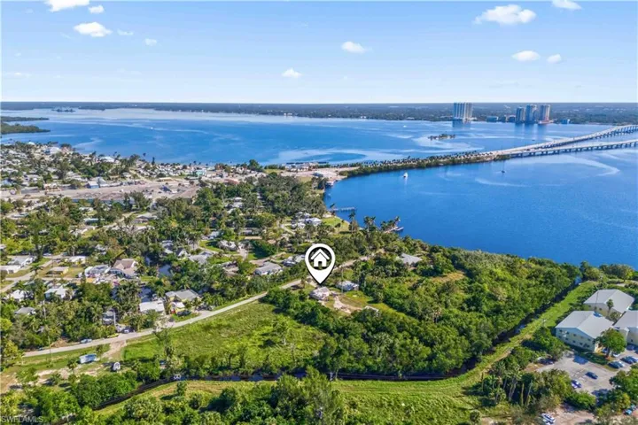1073  River  RD, North Fort Myers, FL 33903