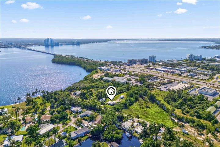 1073  River  RD, North Fort Myers, FL 33903
