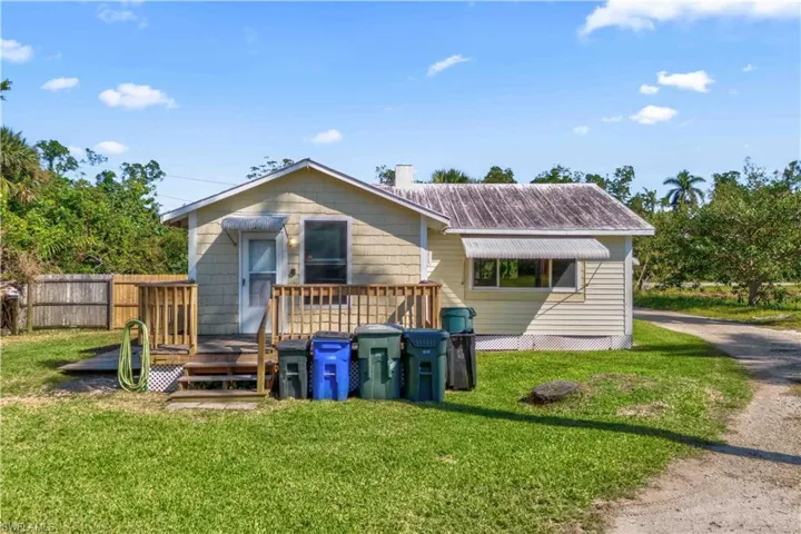 1073  River  RD, North Fort Myers, FL 33903