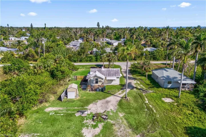 1073  River  RD, North Fort Myers, FL 33903