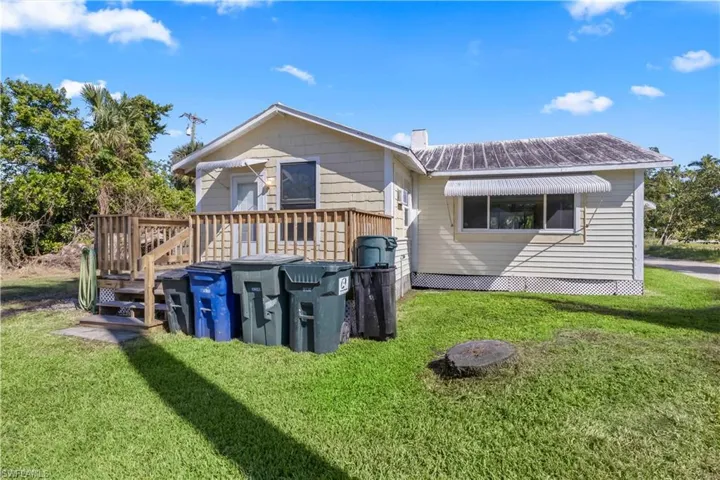 1073  River  RD, North Fort Myers, FL 33903