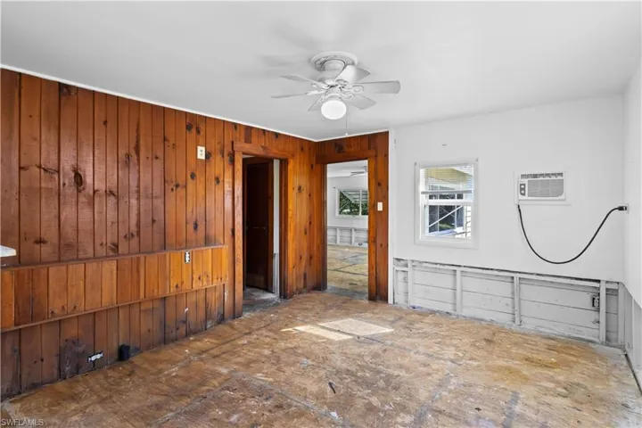 1073  River  RD, North Fort Myers, FL 33903