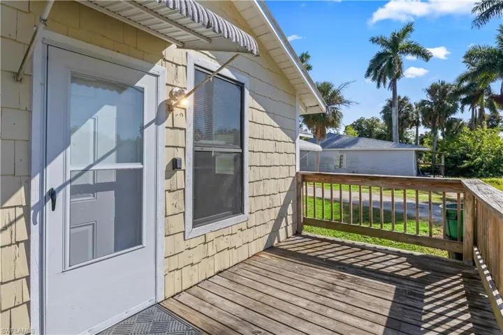 1073  River  RD, North Fort Myers, FL 33903