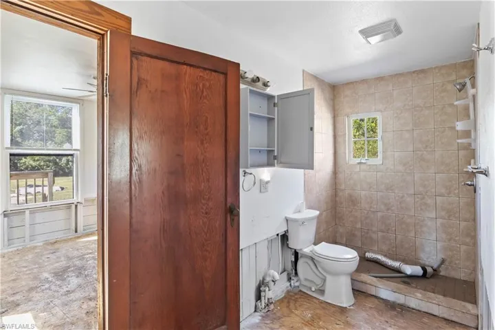 1073  River  RD, North Fort Myers, FL 33903