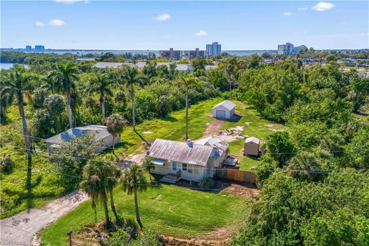 1073  River  RD, North Fort Myers, FL 33903
